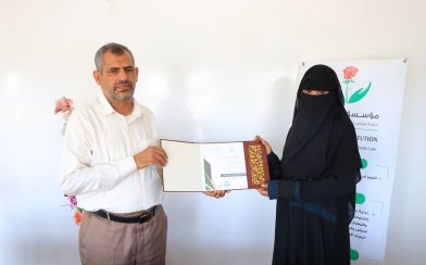 مؤسسة الشفقة تكرم الموظفين المثاليين