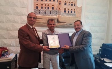 تكريم رئيس بنك الطعام