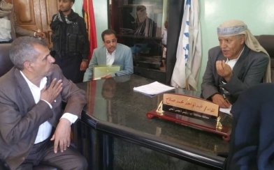 وفد الشفقة يلتقي محافظ اب