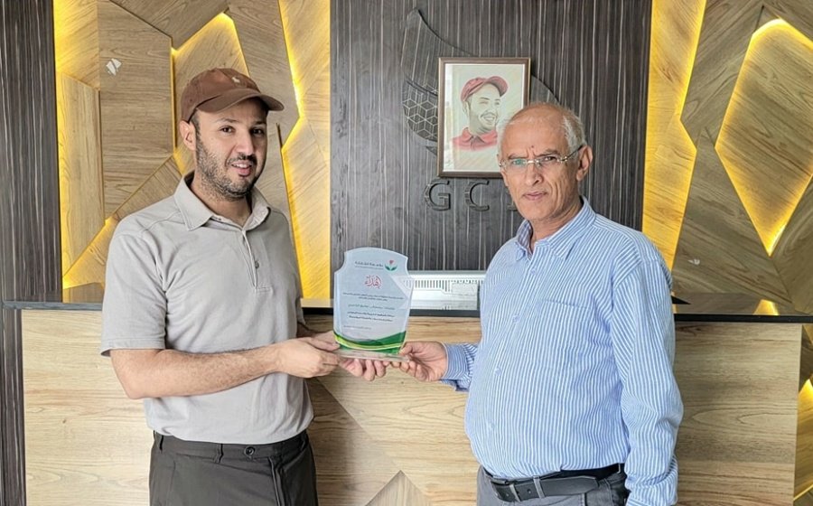 الشفقة.. تكرم الأستاذ مصطفى الخامري