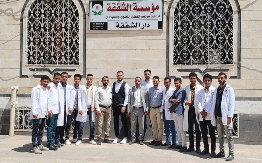 طلاب كلية الصدارة للعلوم الطبية والتقنية في زيارة لمؤسسة الشفقة