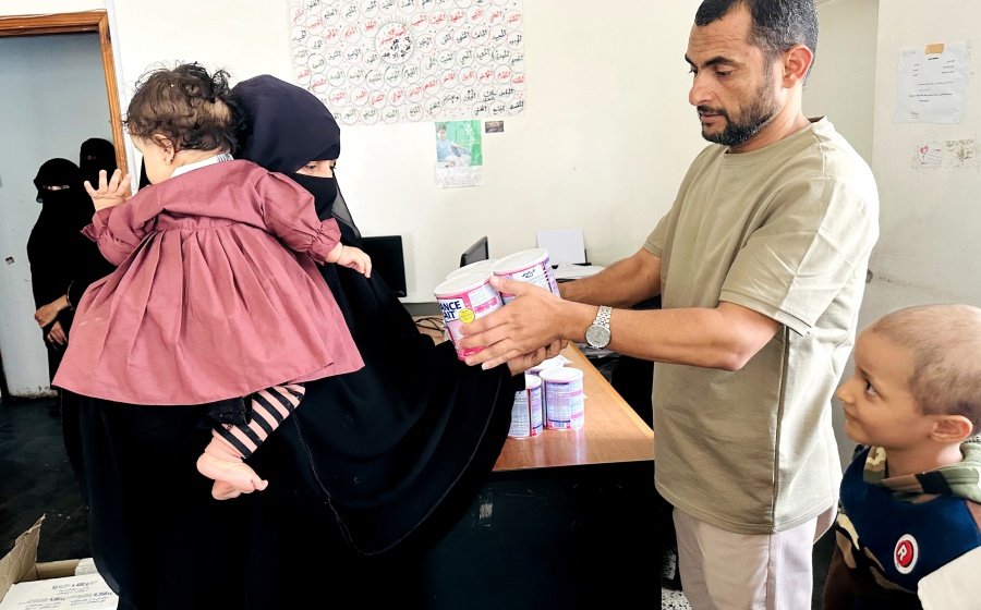 مشروع توزيع حليب الاطفال  لمرضى السرطان